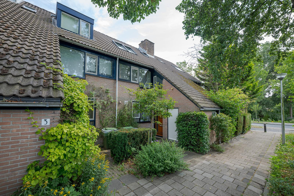 Tussenwoning te koop: Floriszpad 2, Voorschoten