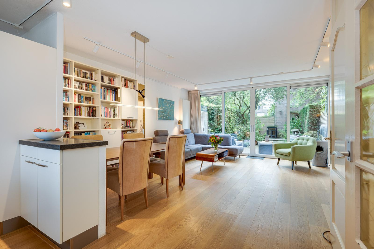 Tussenwoning te koop: Floriszpad 2, Voorschoten