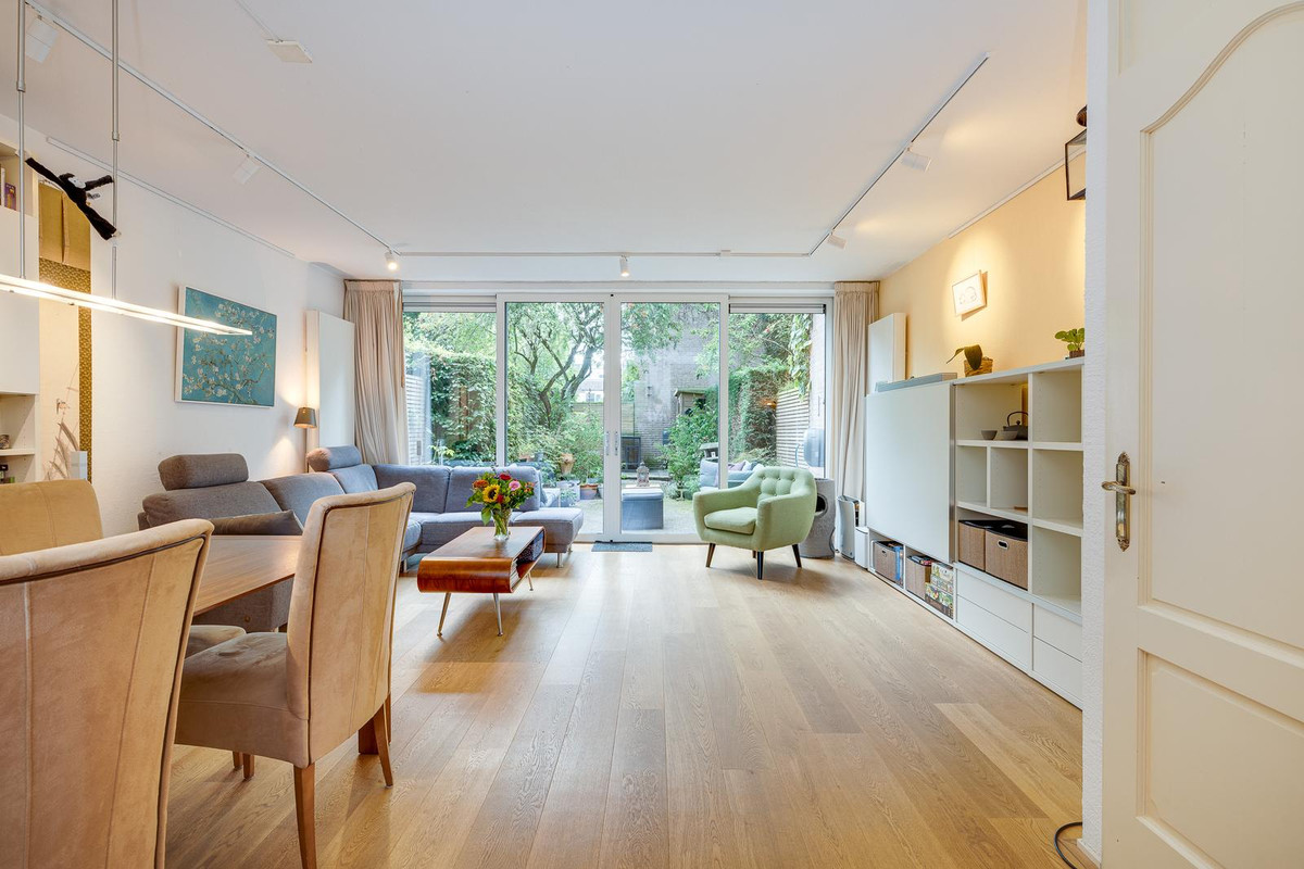Tussenwoning te koop: Floriszpad 2, Voorschoten