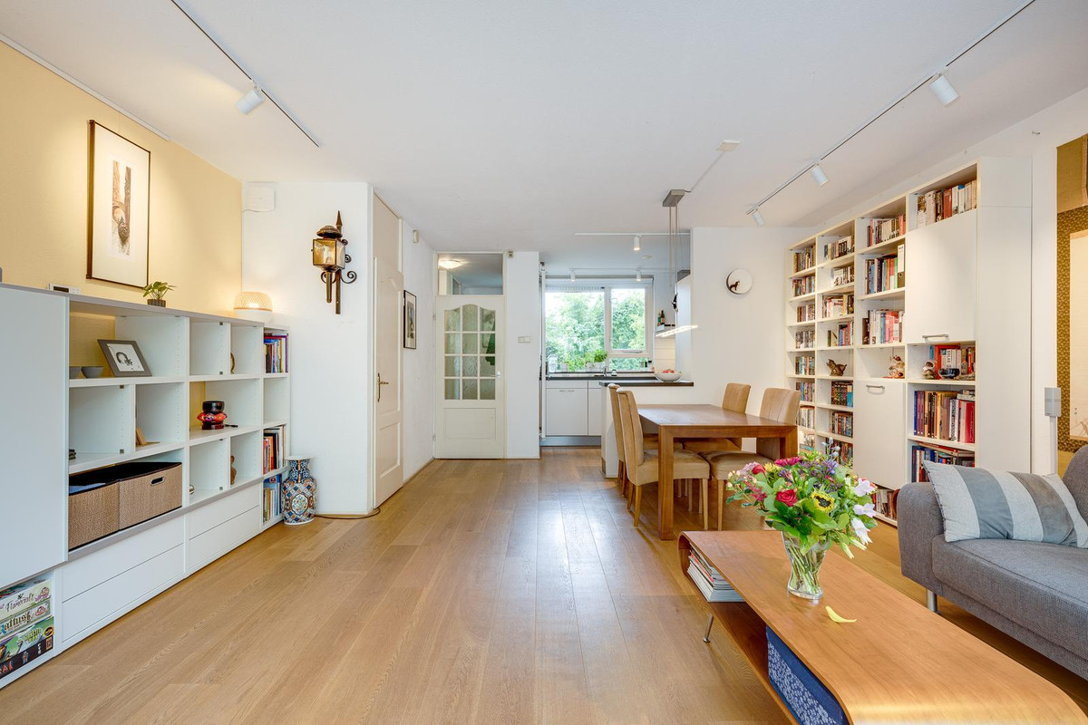 Tussenwoning te koop: Floriszpad 2, Voorschoten
