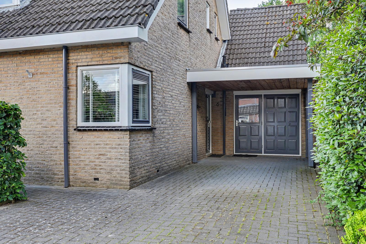 Twee-onder-één-kap te koop: Griendwerker 6, Oud-Beijerland