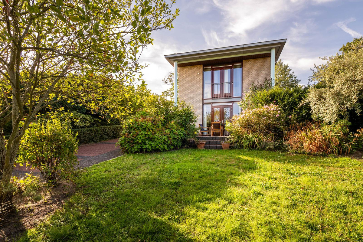 Vrijstaande woning te koop: Okkernoot 7, Bergen Op Zoom