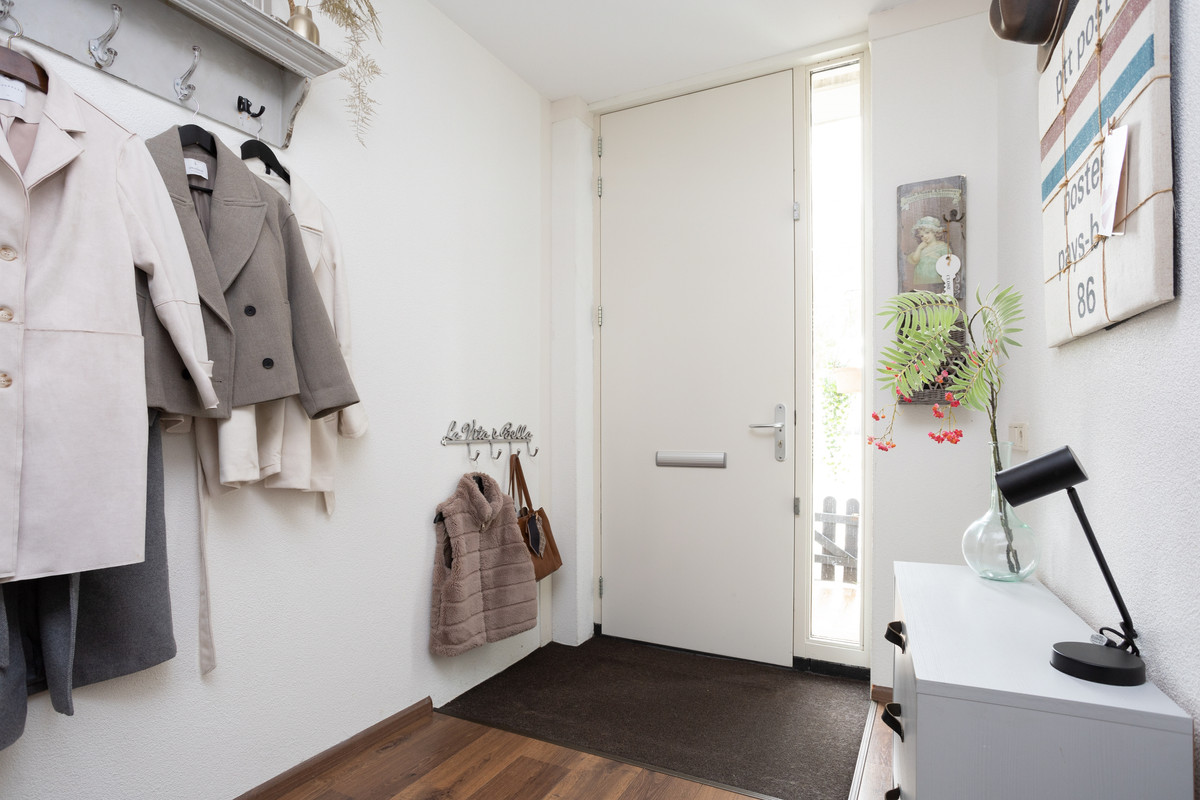 Tussenwoning te koop: Oostmeerlaan 164, Berkel En Rodenrijs