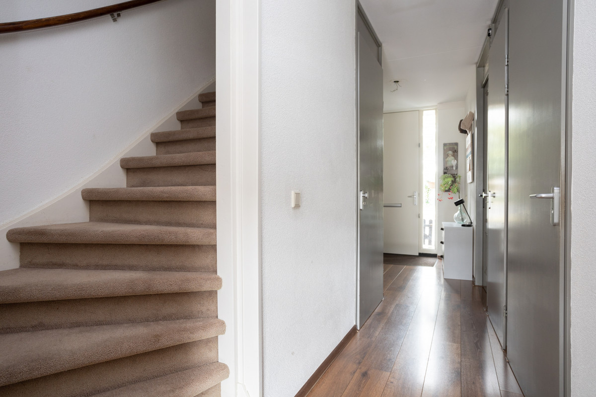 Tussenwoning te koop: Oostmeerlaan 164, Berkel En Rodenrijs