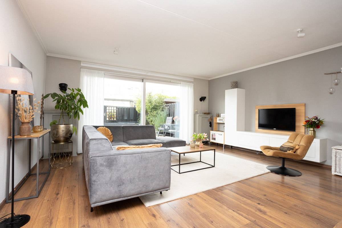 Tussenwoning te koop: Oostmeerlaan 164, Berkel En Rodenrijs