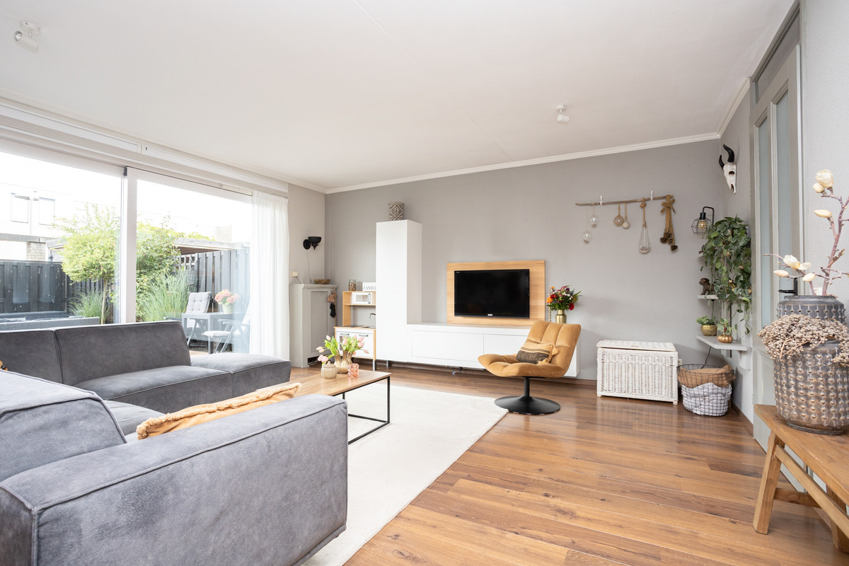 Tussenwoning te koop: Oostmeerlaan 164, Berkel En Rodenrijs