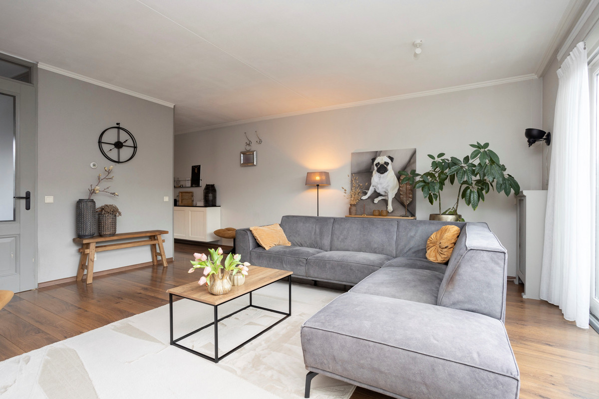 Tussenwoning te koop: Oostmeerlaan 164, Berkel En Rodenrijs