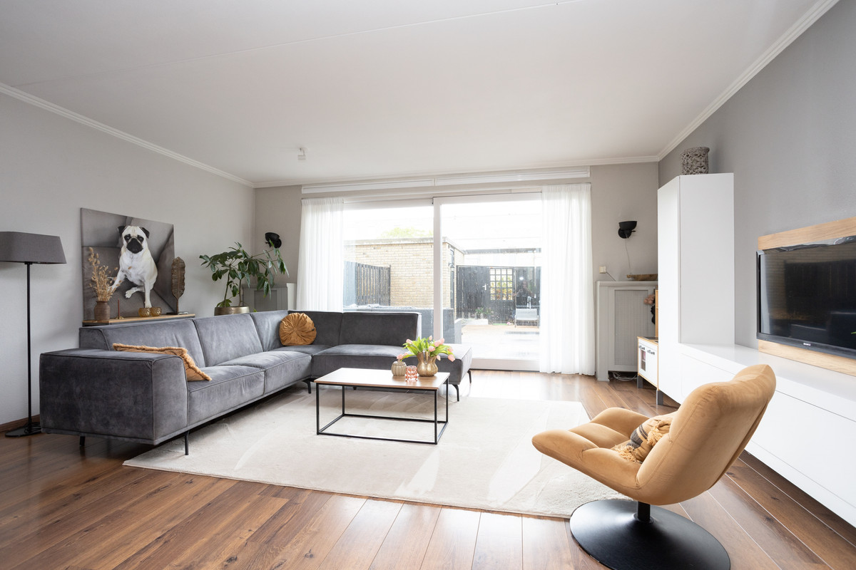 Tussenwoning te koop: Oostmeerlaan 164, Berkel En Rodenrijs