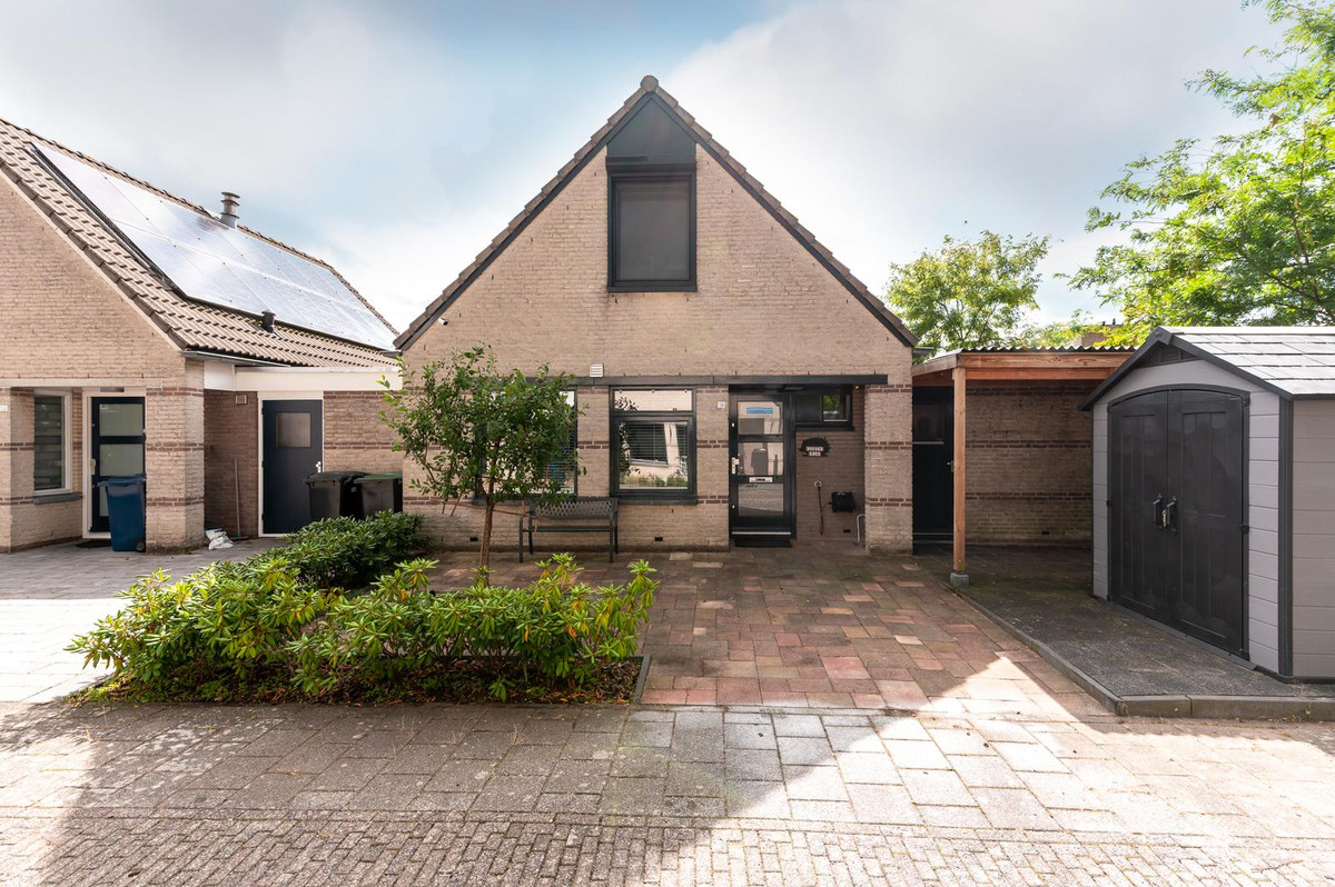 Hoekwoning te koop: Kamperfoeliestraat 18, Almere