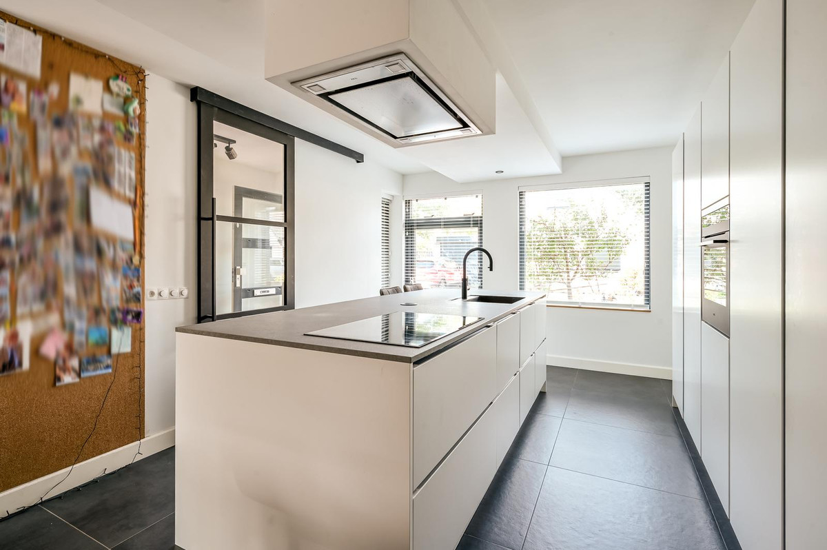 Hoekwoning te koop: Kamperfoeliestraat 18, Almere