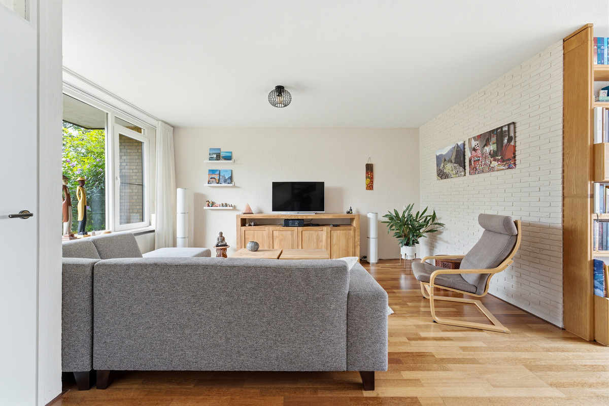 Tussenwoning te koop: A. Anemastraat 12, Papendrecht