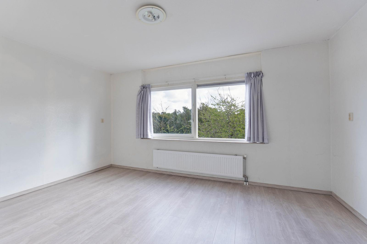 Tussenwoning te koop: A. Noordewier-Reddingiuslaan 193, Rotterdam