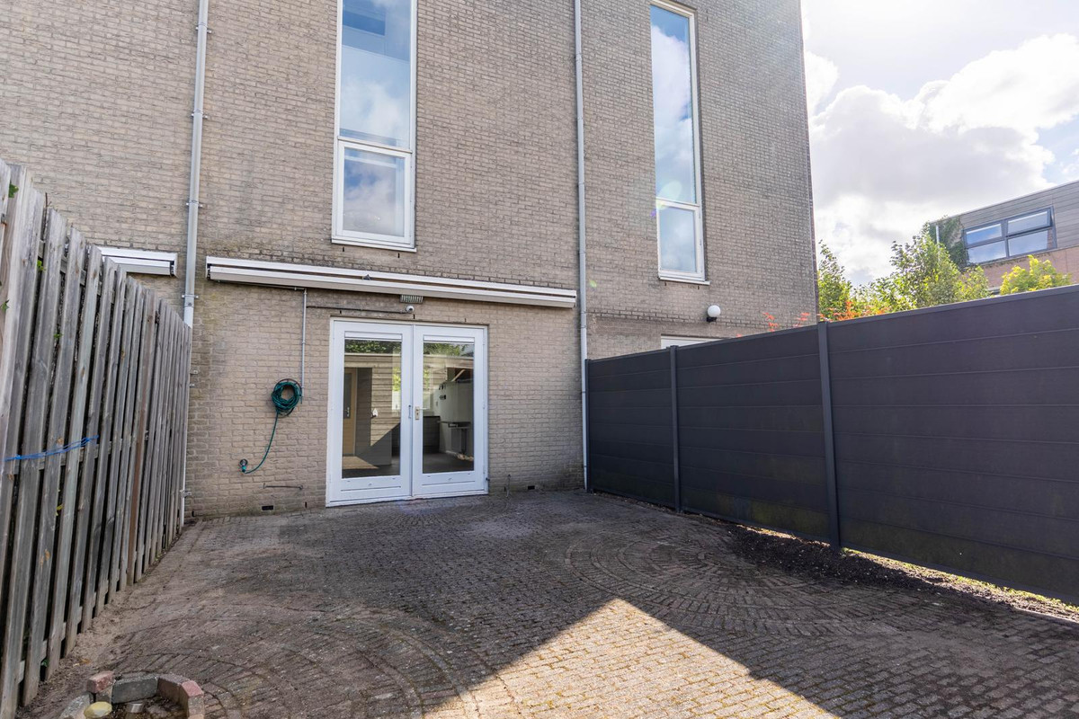 Tussenwoning te koop: A. Noordewier-Reddingiuslaan 193, Rotterdam