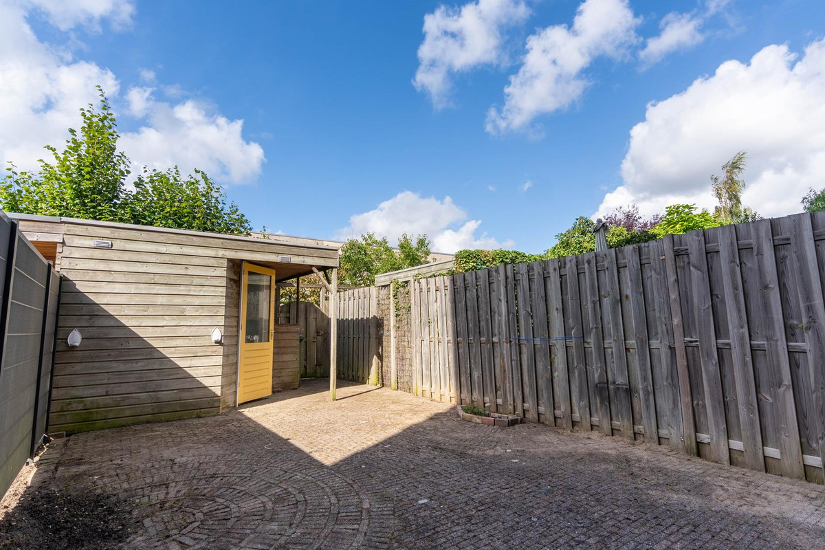 Tussenwoning te koop: A. Noordewier-Reddingiuslaan 193, Rotterdam