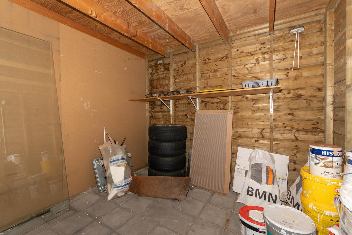 Tussenwoning te koop: A. Noordewier-Reddingiuslaan 193, Rotterdam