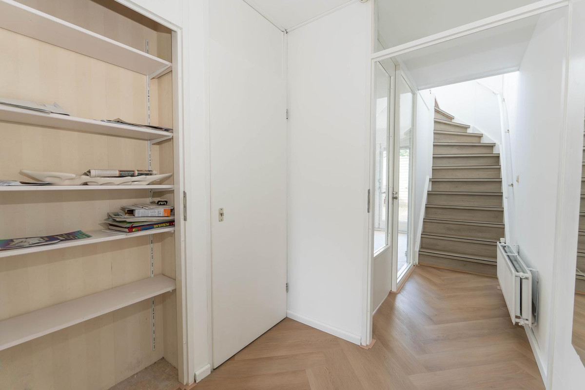 Tussenwoning te koop: A. Noordewier-Reddingiuslaan 193, Rotterdam