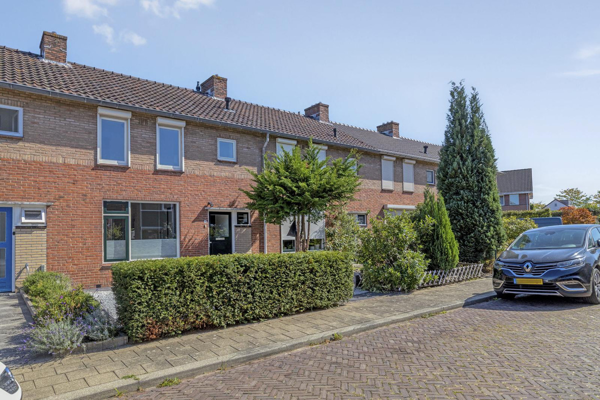 Tussenwoning te koop: Spechtstraat 8, Winterswijk