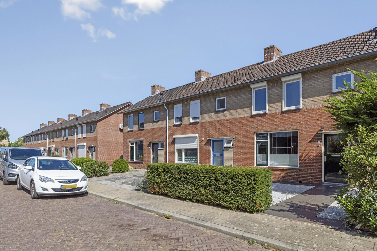 Tussenwoning te koop: Spechtstraat 8, Winterswijk