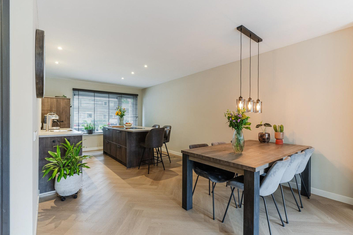 Tussenwoning te koop: Beatrixhof 28, Tilburg