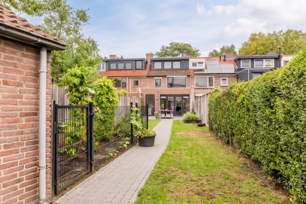 Tussenwoning te koop: Beatrixhof 28, Tilburg