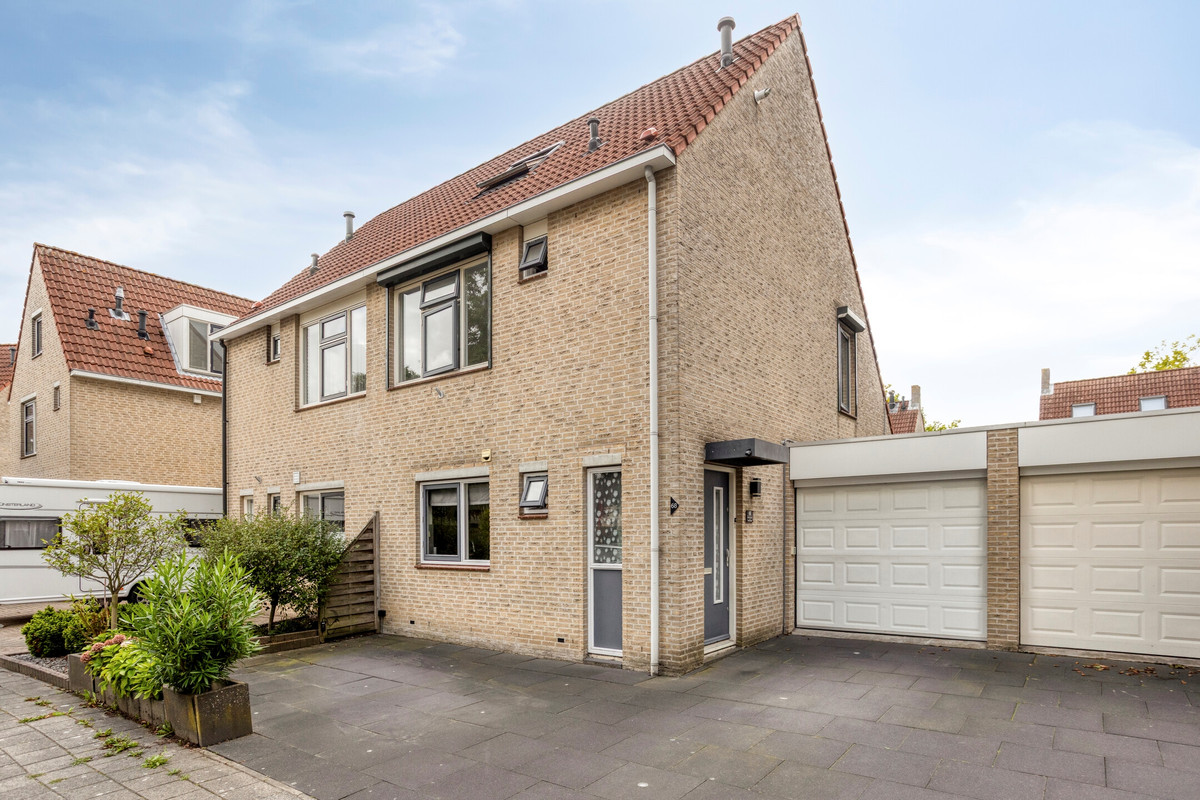 Tussenwoning te koop: Prins Bernhardlaan 68, Middelharnis