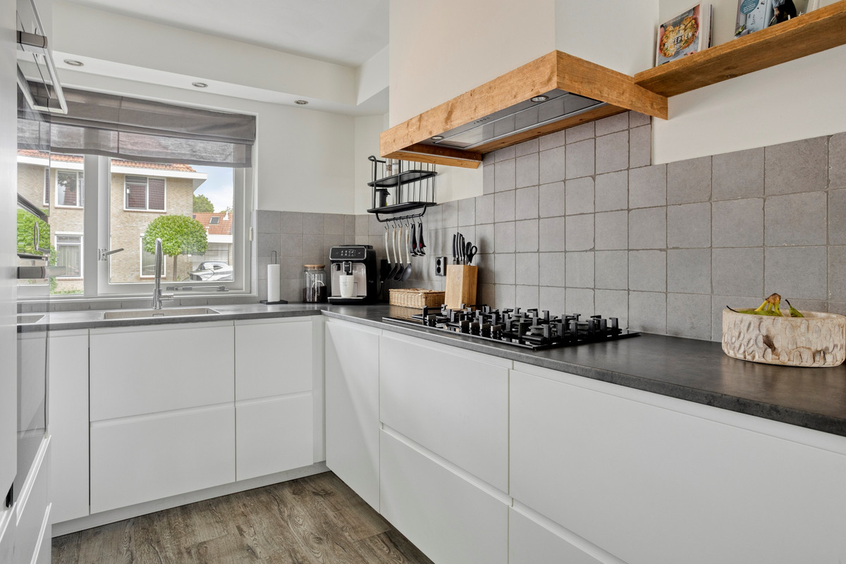 Tussenwoning te koop: Prins Bernhardlaan 68, Middelharnis