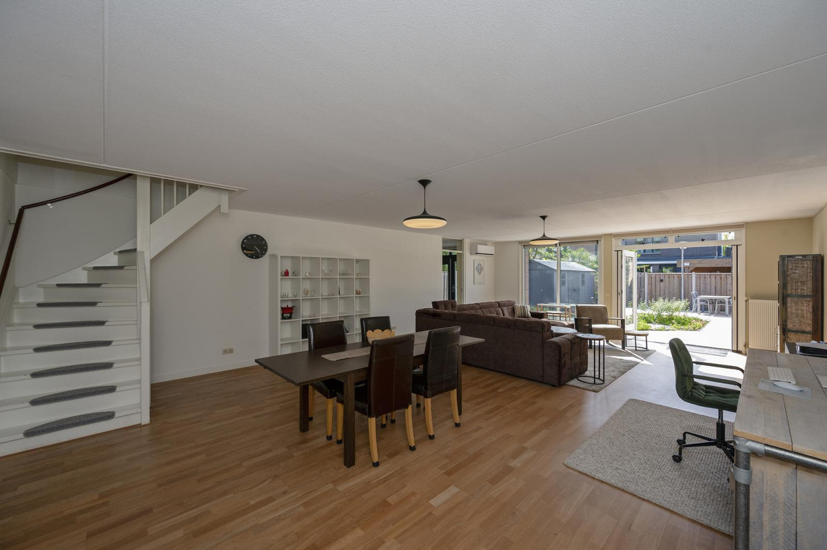 Hoekwoning te koop: Guadeloupestraat 32, Almere