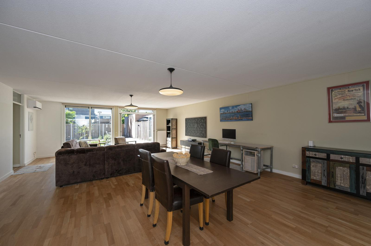 Hoekwoning te koop: Guadeloupestraat 32, Almere