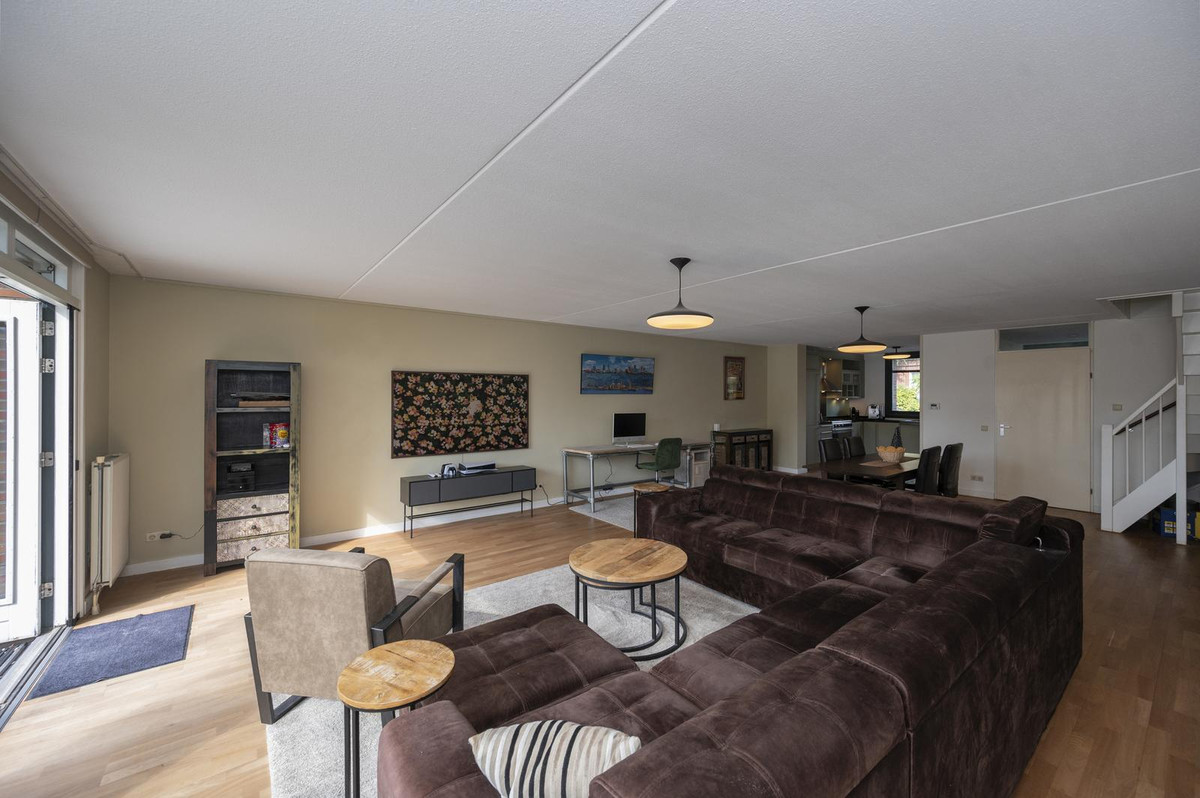 Hoekwoning te koop: Guadeloupestraat 32, Almere