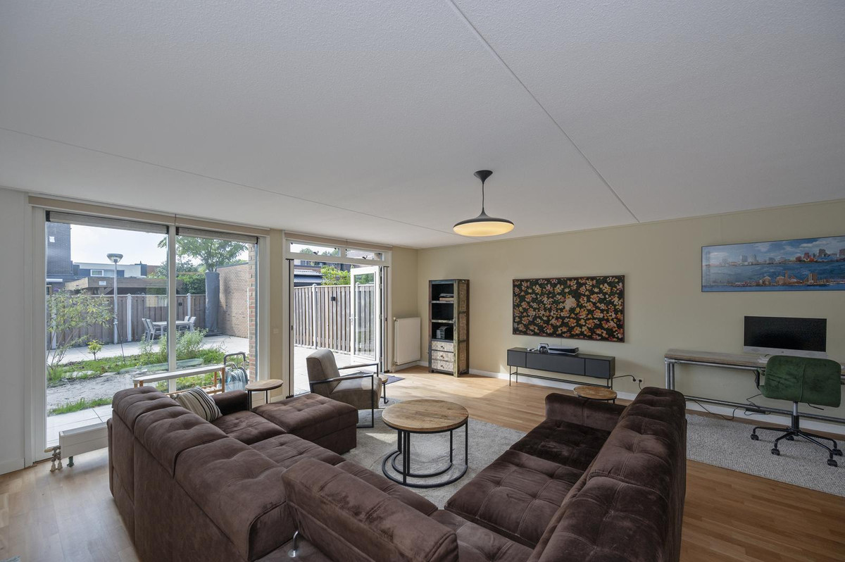Hoekwoning te koop: Guadeloupestraat 32, Almere