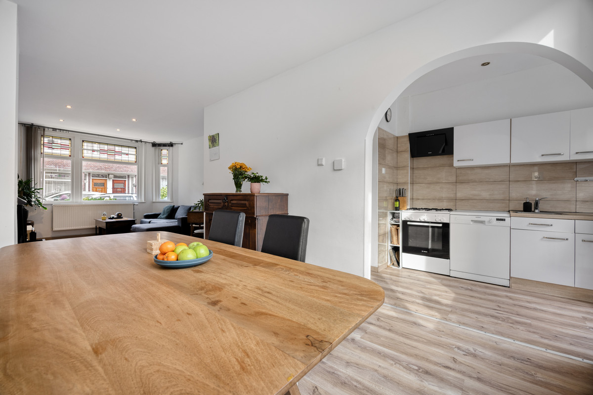 Tussenwoning te koop: Van Vlotenstraat 30, 'S-Gravenhage