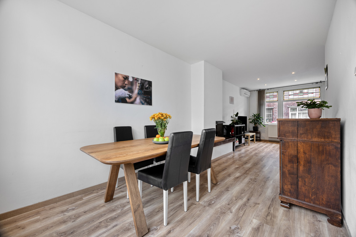 Tussenwoning te koop: Van Vlotenstraat 30, 'S-Gravenhage