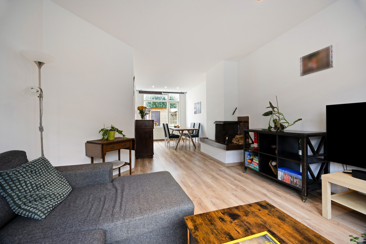 Tussenwoning te koop: Van Vlotenstraat 30, 'S-Gravenhage