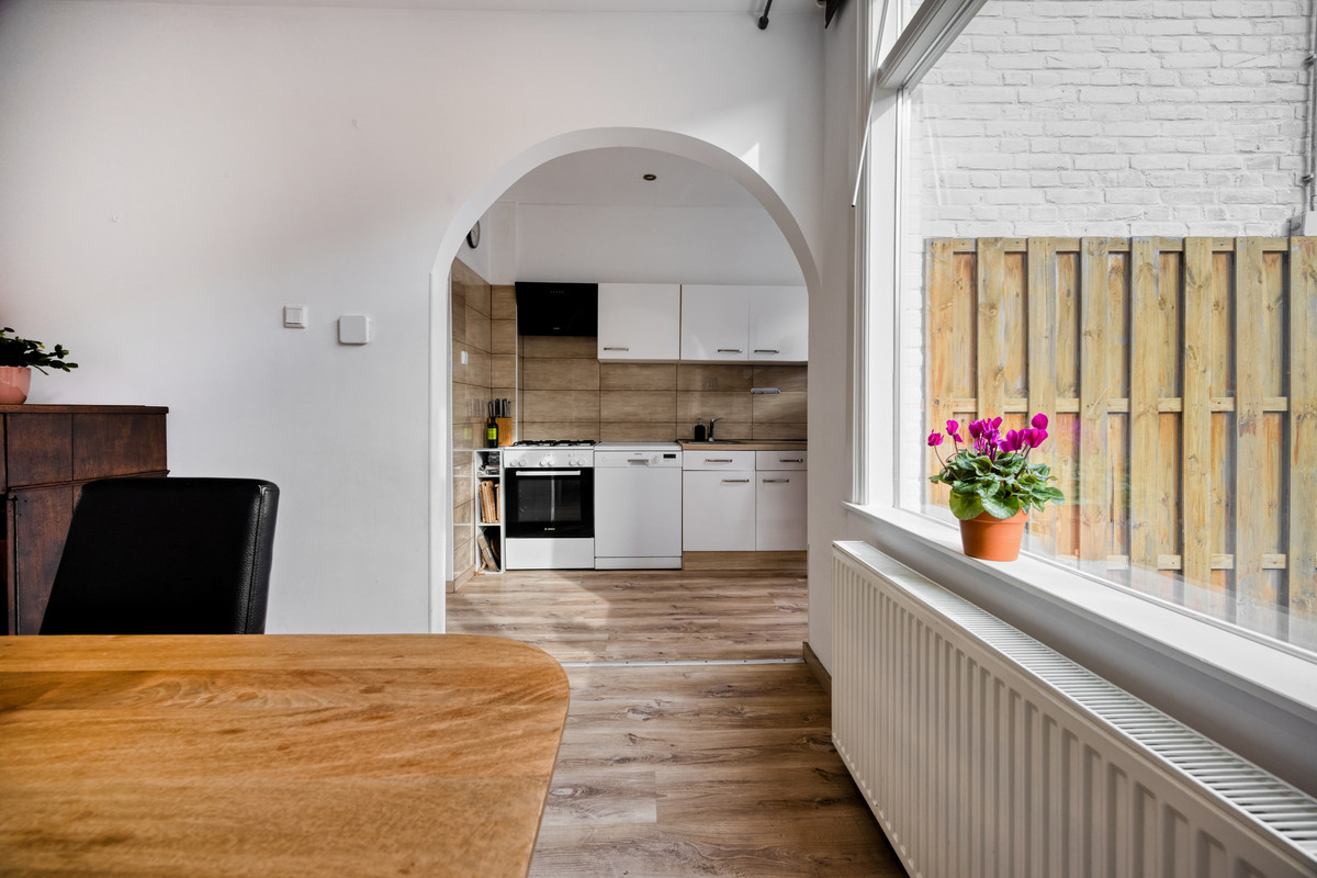 Tussenwoning te koop: Van Vlotenstraat 30, 'S-Gravenhage