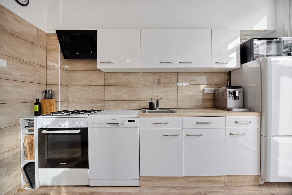 Tussenwoning te koop: Van Vlotenstraat 30, 'S-Gravenhage