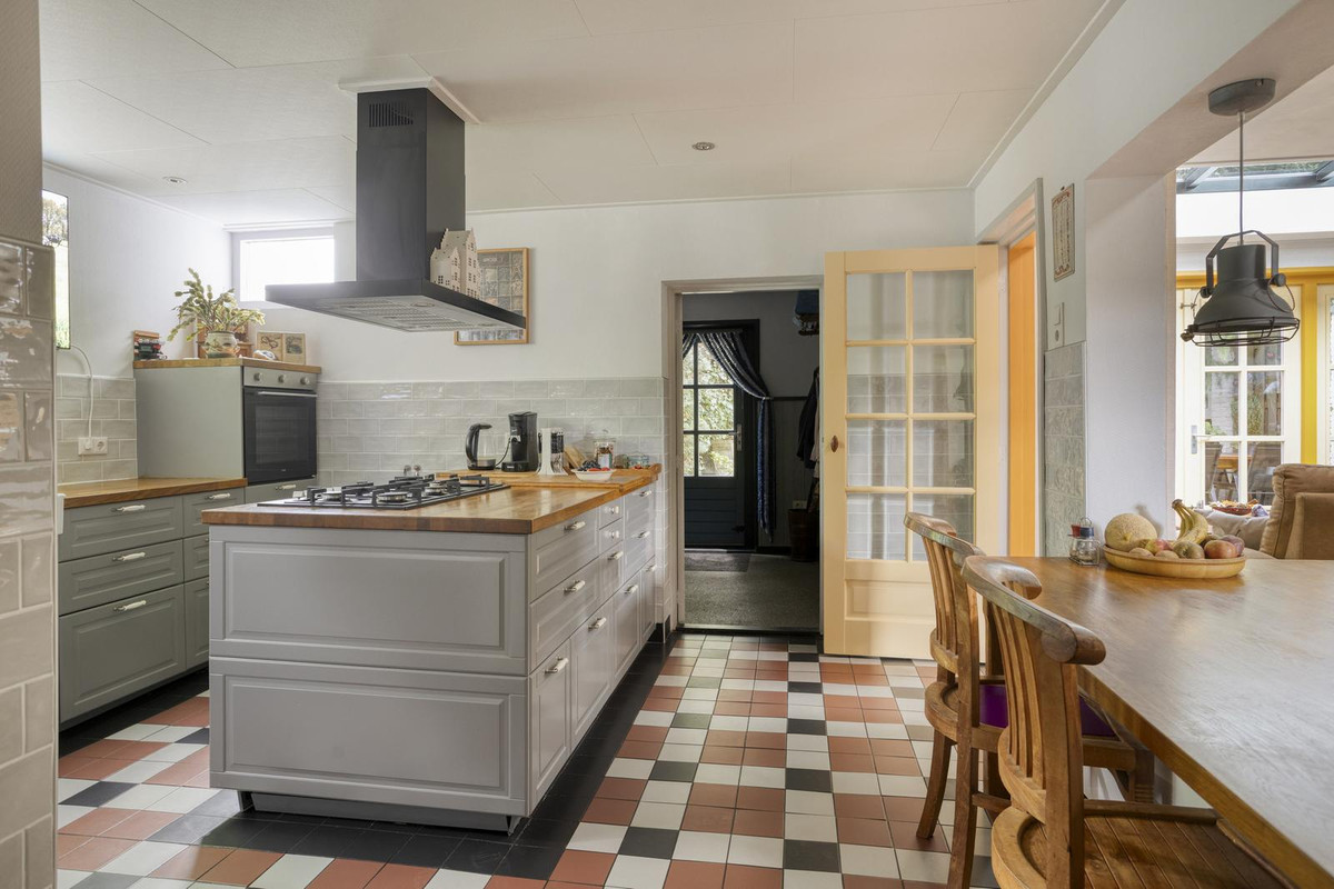 Vrijstaande woning te koop: Dorpsstraat 83, Halsteren