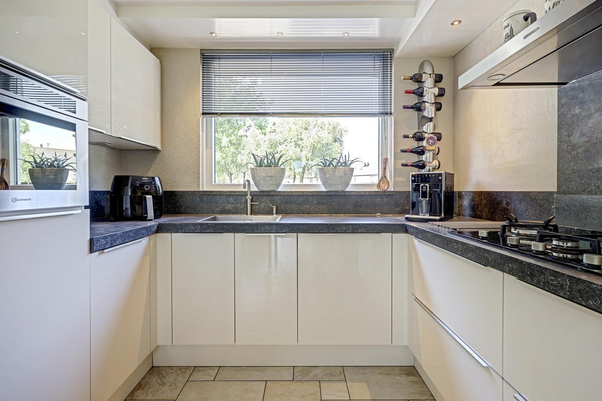 Tussenwoning te koop: Vloedlijn 59, Hoogvliet Rotterdam