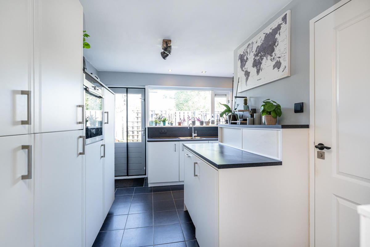 Tussenwoning te koop: Weeshuisstraat 15, Sommelsdijk