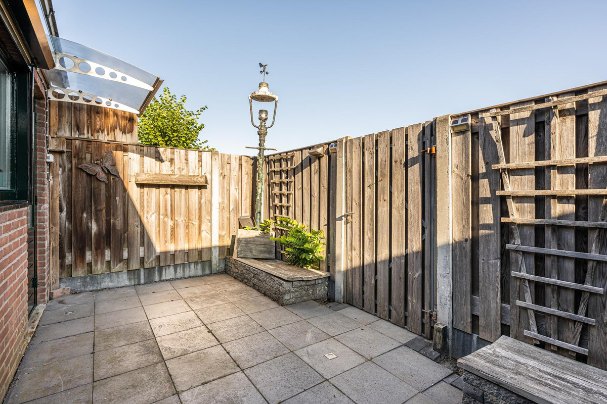Tussenwoning te koop: Weeshuisstraat 15, Sommelsdijk