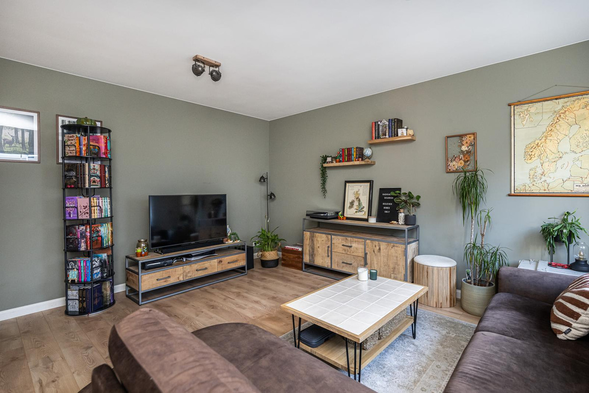 Tussenwoning te koop: Weeshuisstraat 15, Sommelsdijk