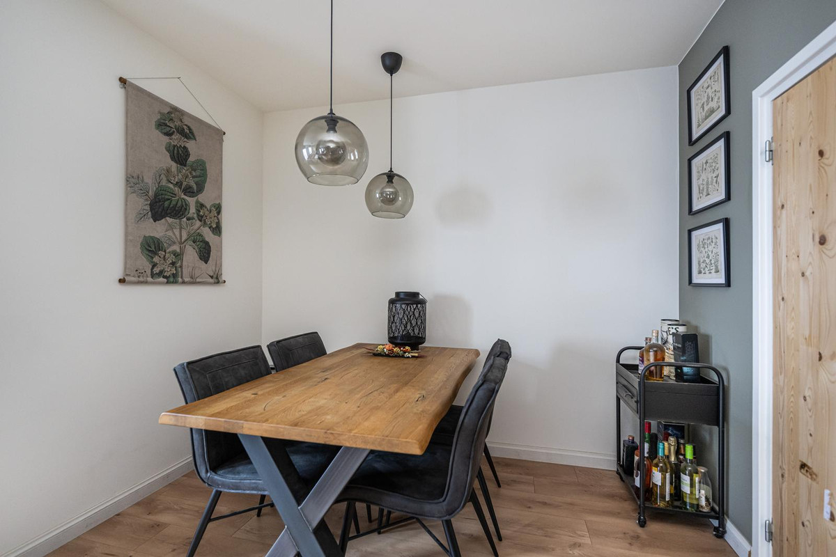 Tussenwoning te koop: Weeshuisstraat 15, Sommelsdijk