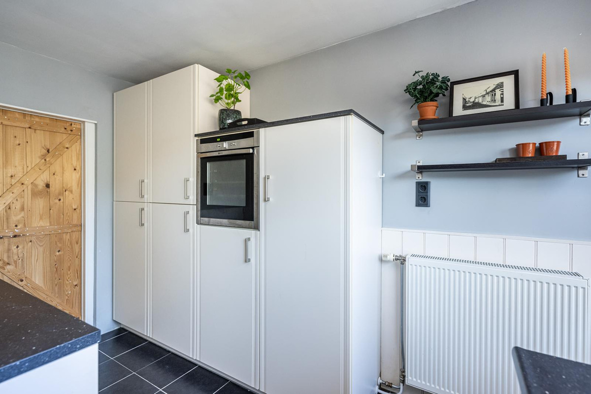 Tussenwoning te koop: Weeshuisstraat 15, Sommelsdijk
