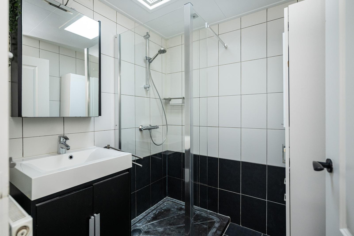 Tussenwoning te koop: Weeshuisstraat 15, Sommelsdijk