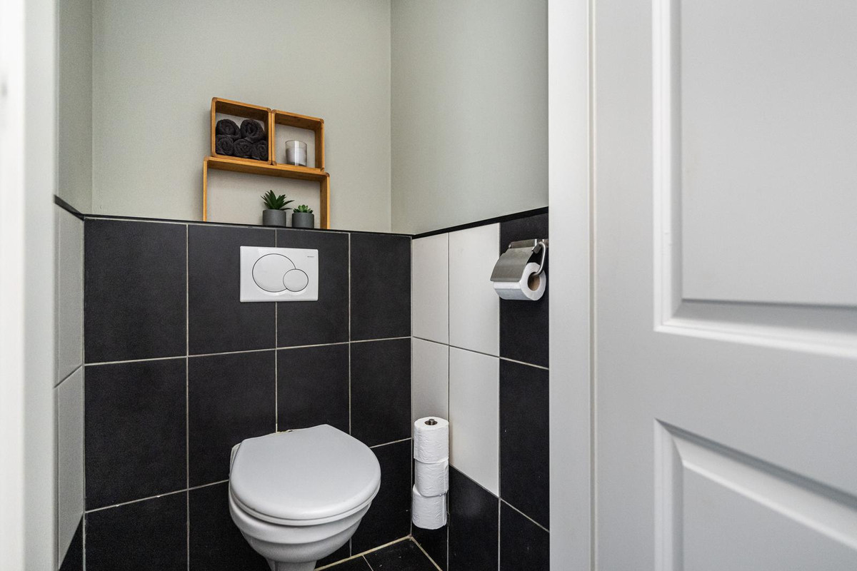 Tussenwoning te koop: Weeshuisstraat 15, Sommelsdijk