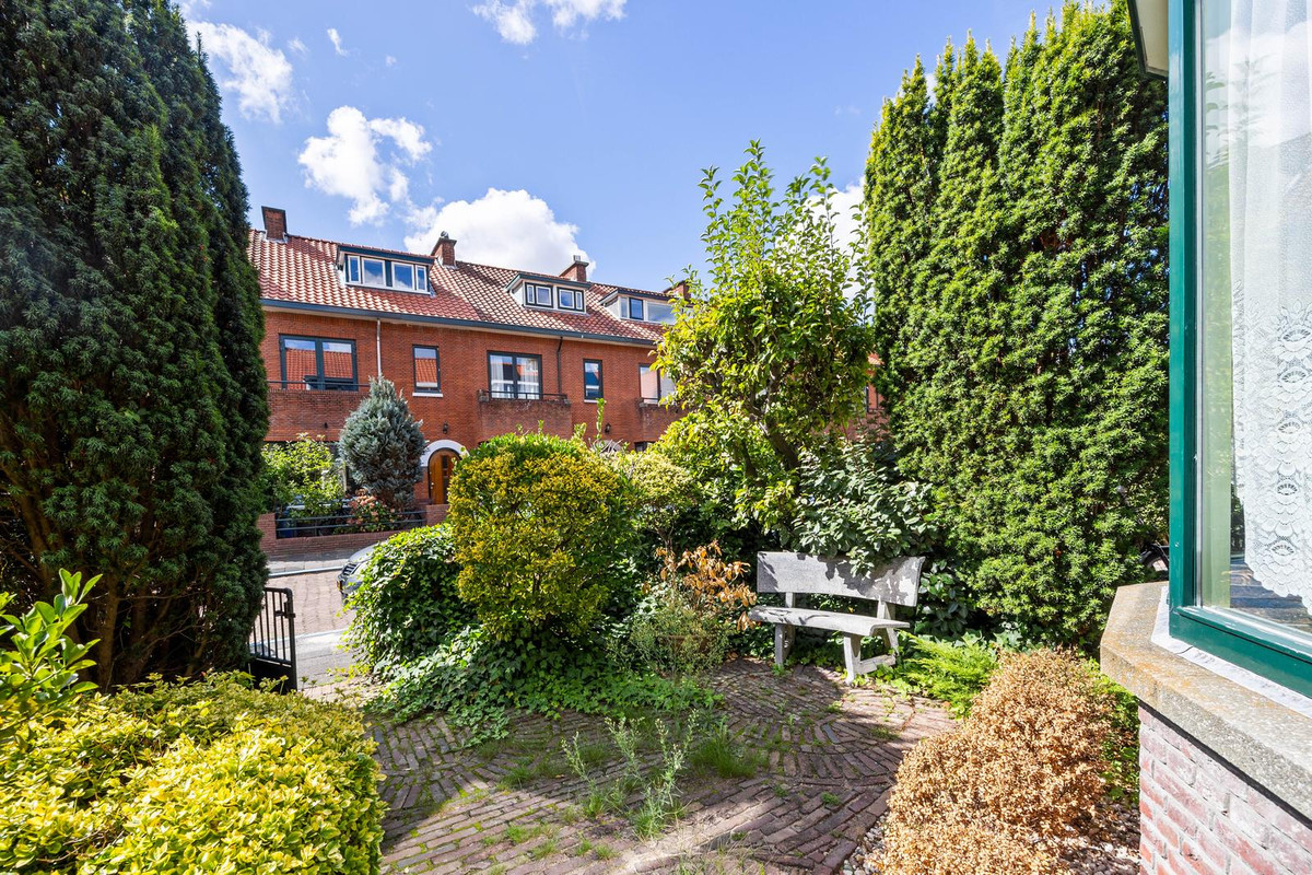 Tussenwoning te koop: van Lugtenburgstraat 44, Voorburg