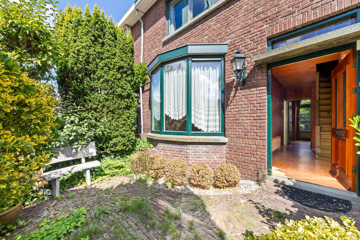 Tussenwoning te koop: van Lugtenburgstraat 44, Voorburg