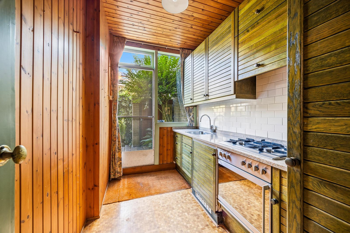 Tussenwoning te koop: van Lugtenburgstraat 44, Voorburg