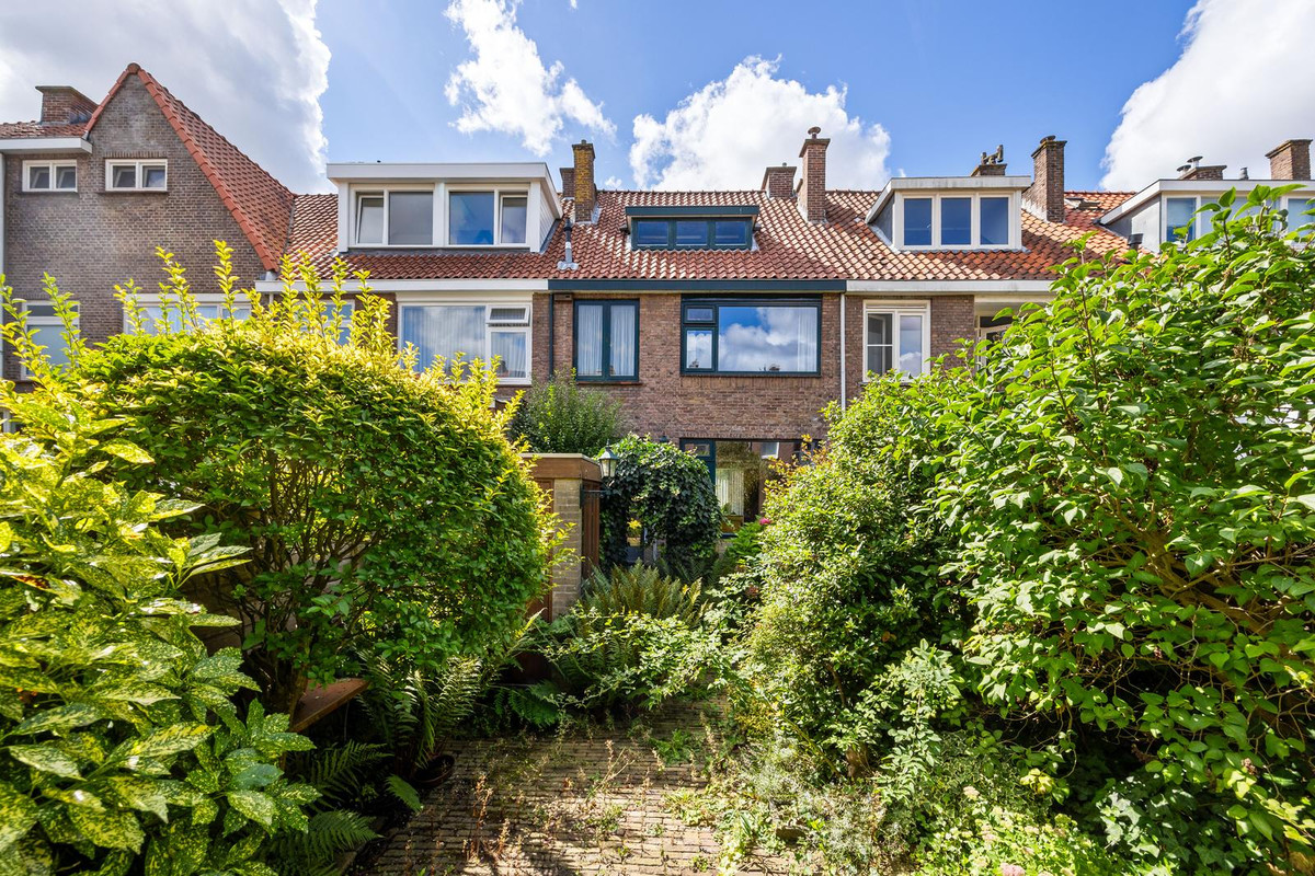 Tussenwoning te koop: van Lugtenburgstraat 44, Voorburg