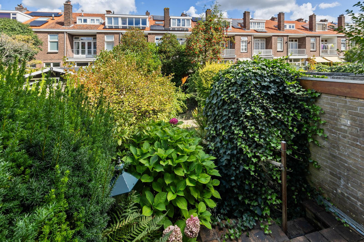 Tussenwoning te koop: van Lugtenburgstraat 44, Voorburg