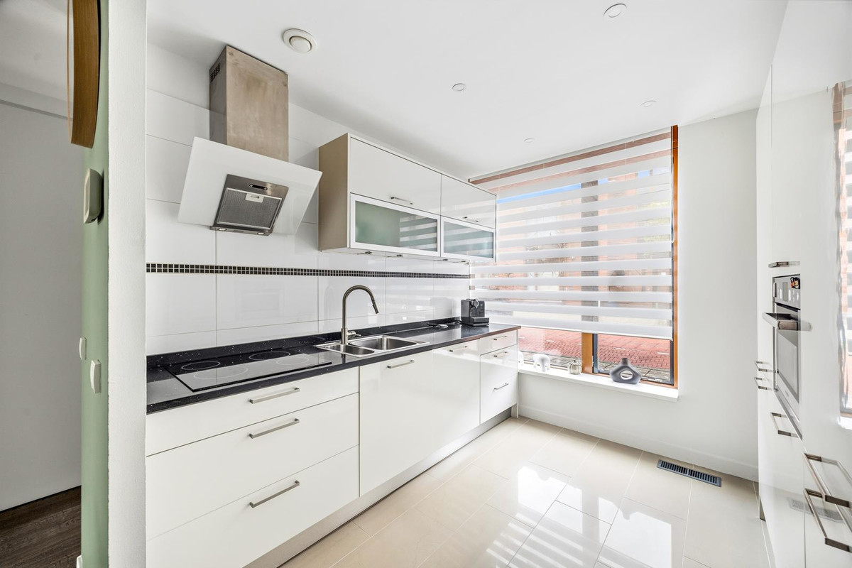 Tussenwoning te koop: Menkemastraat 52, 'S-Gravenhage